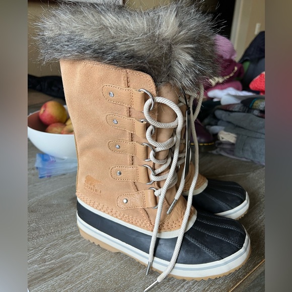 Sorel Joan of the Arctic Snow Boots, 5.5, New - Picture 6 of 13